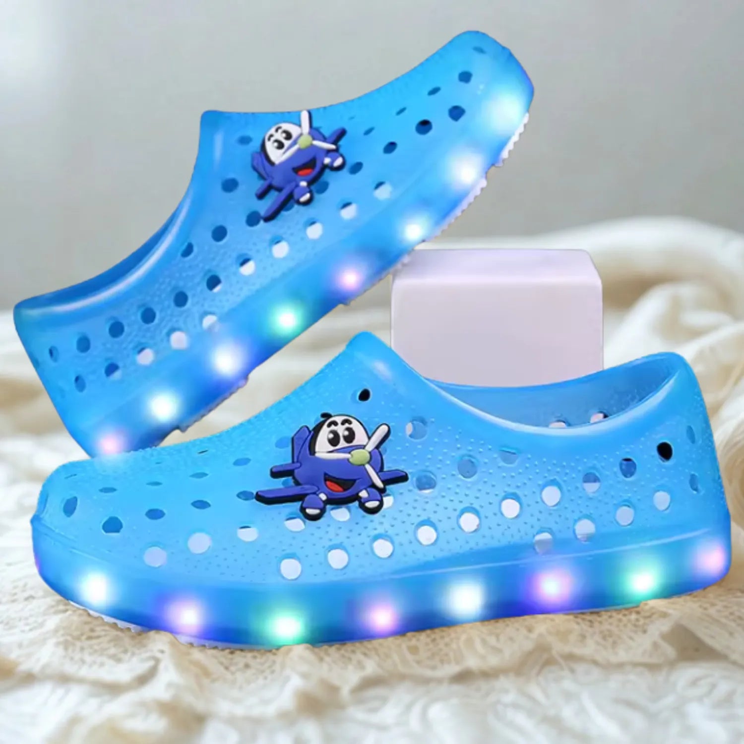 sándalia fechada infantil azul claro luminosidade e confort