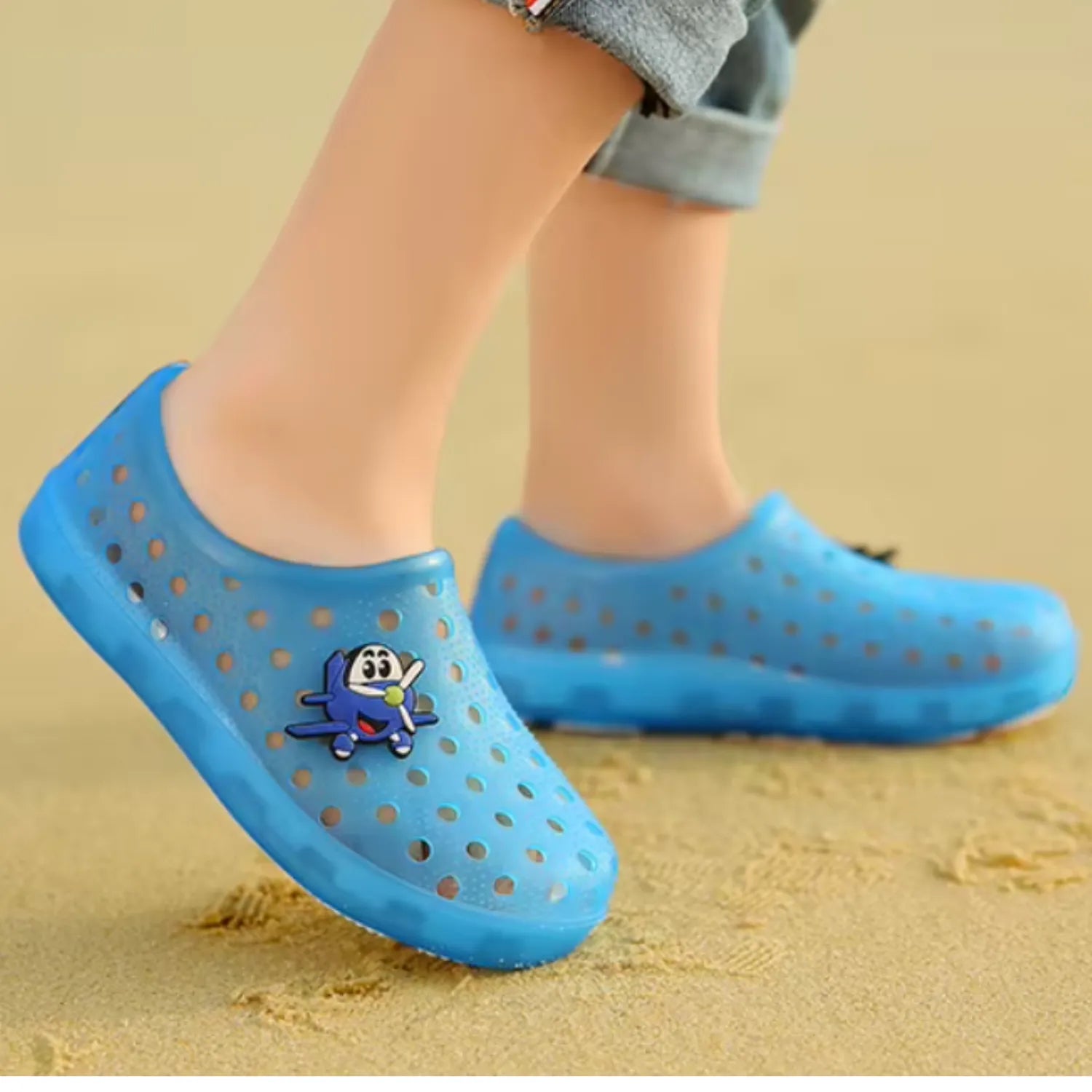 sandália fechada infantil azul claro praia e confort