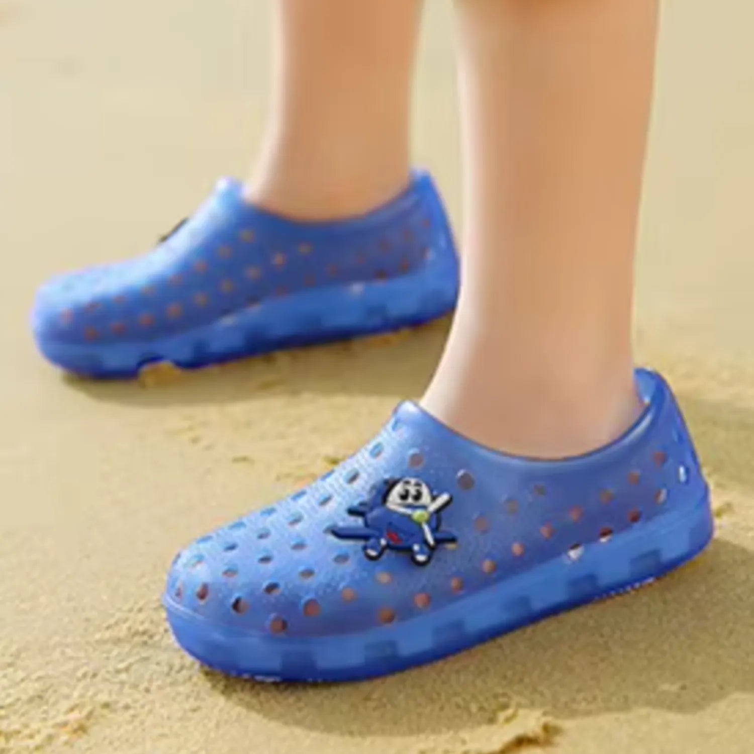 sandália fechada infantil azul escuro praia e confortável