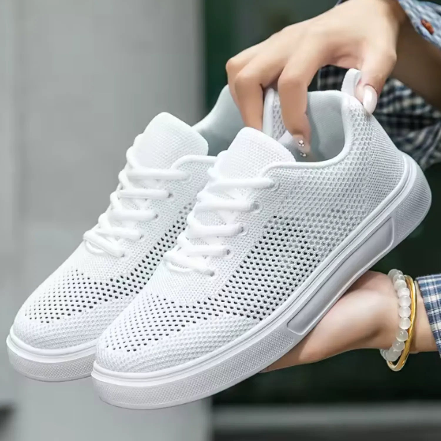 tênis feminino branco de malha beleza e delicadeza.