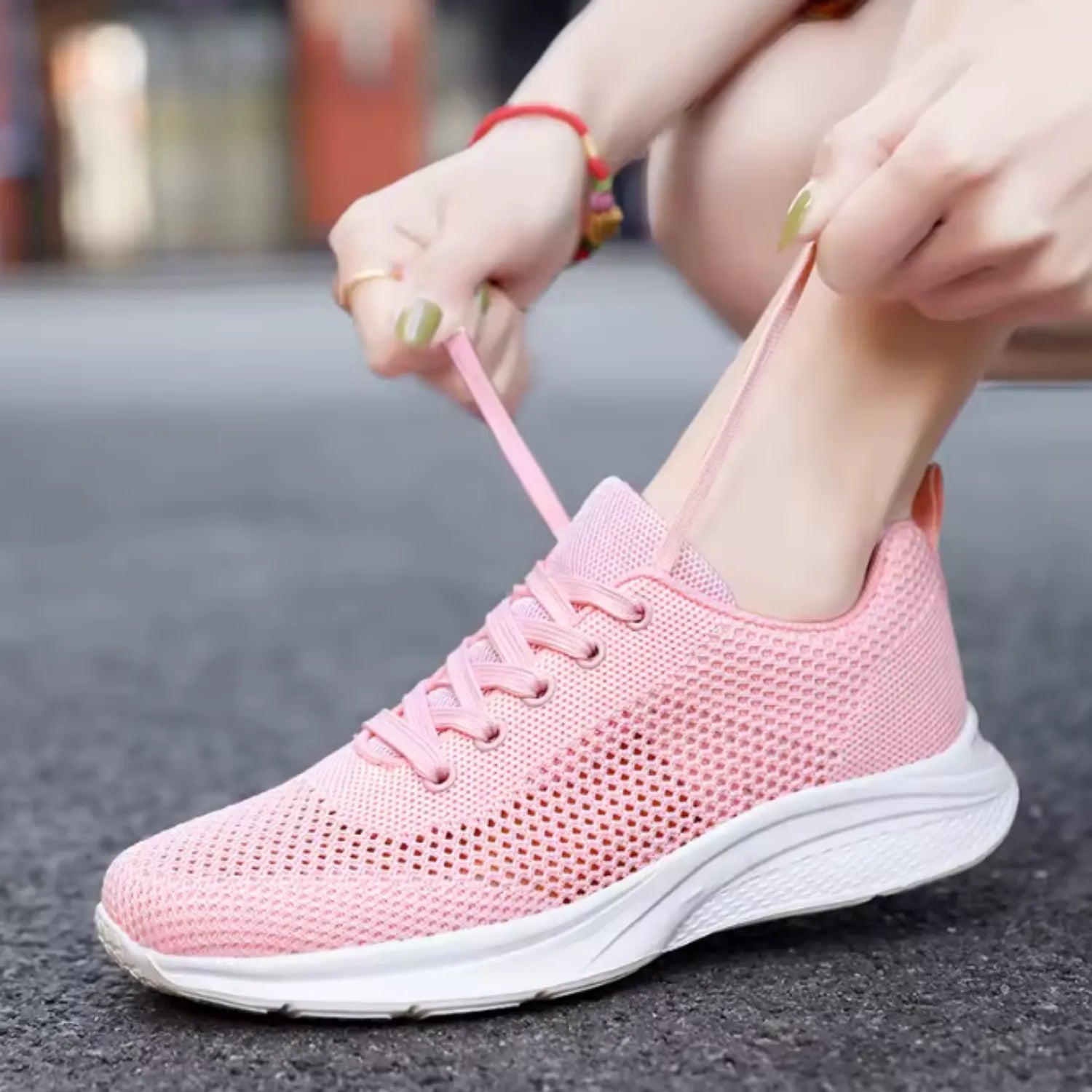 tênis feminino rosa de malha respirável com cadarço