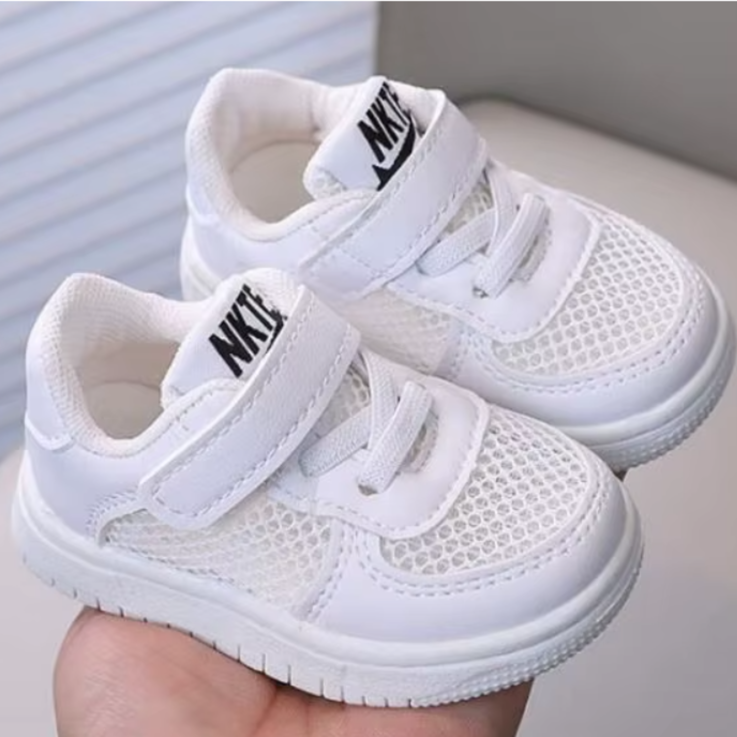 tenis infantil branco gracioso