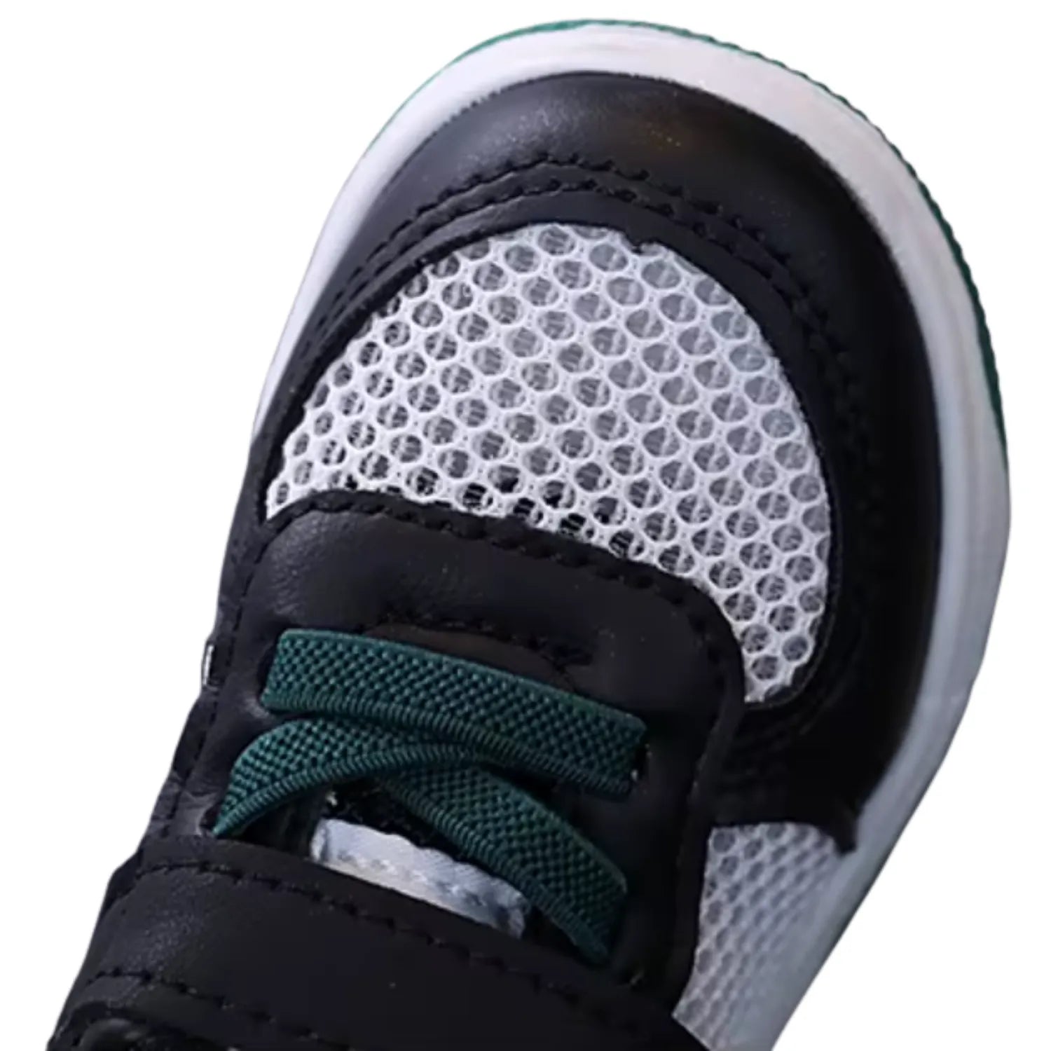 tenis infantil verde e de tecido respiravel