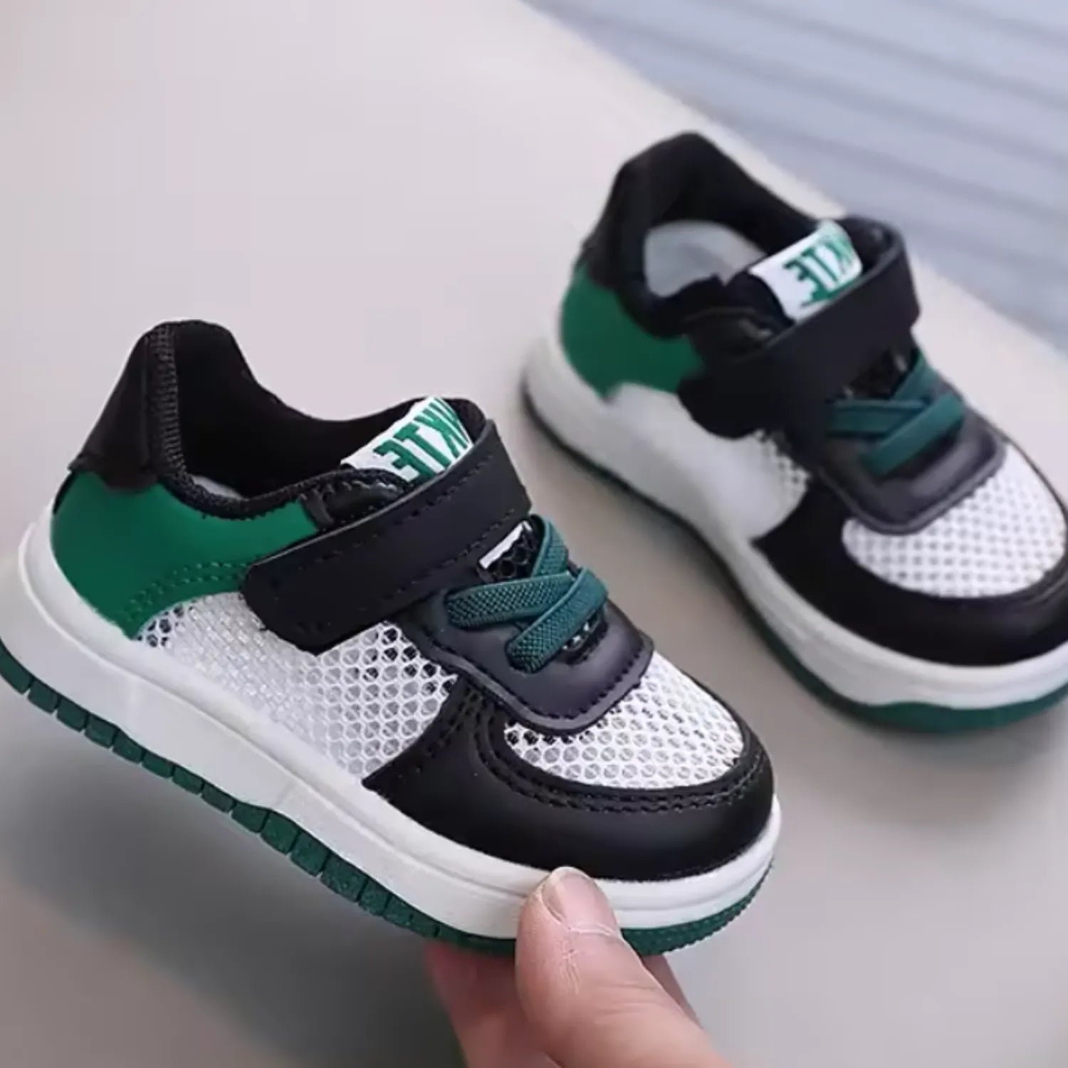 tenis infantil verde leve