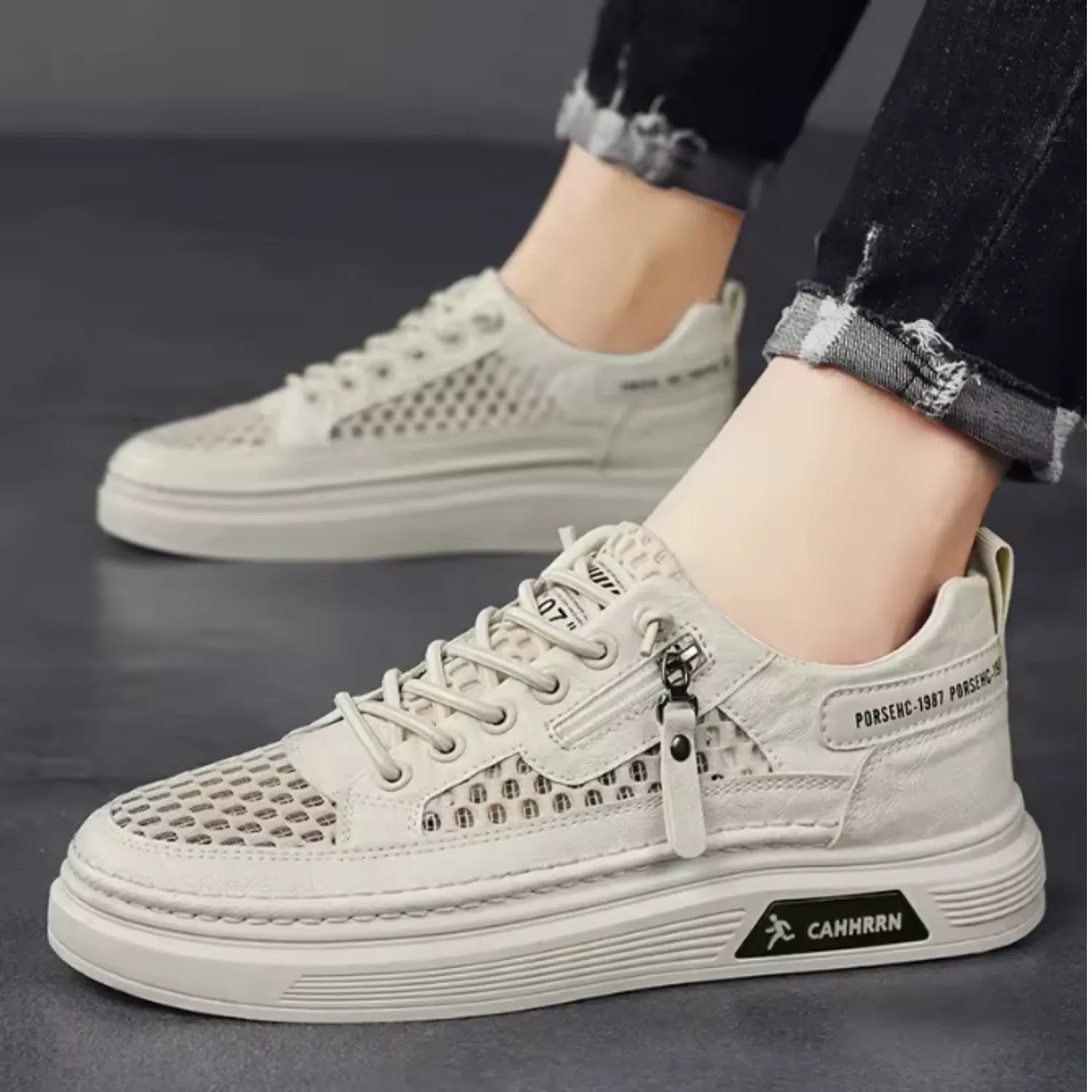 tênis masculino bege e de malha presença