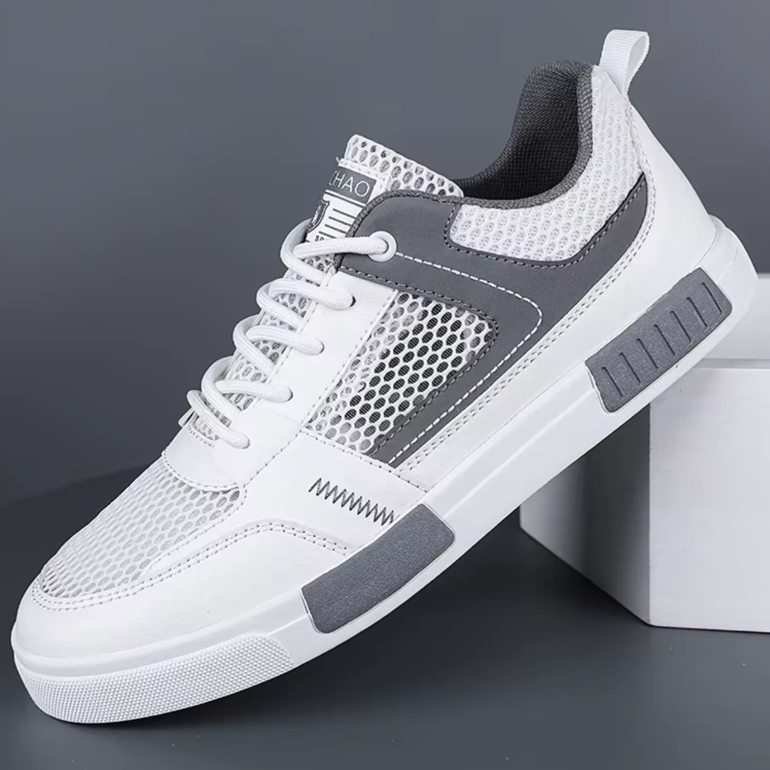 tênis masculino branco cinza frescor elegância