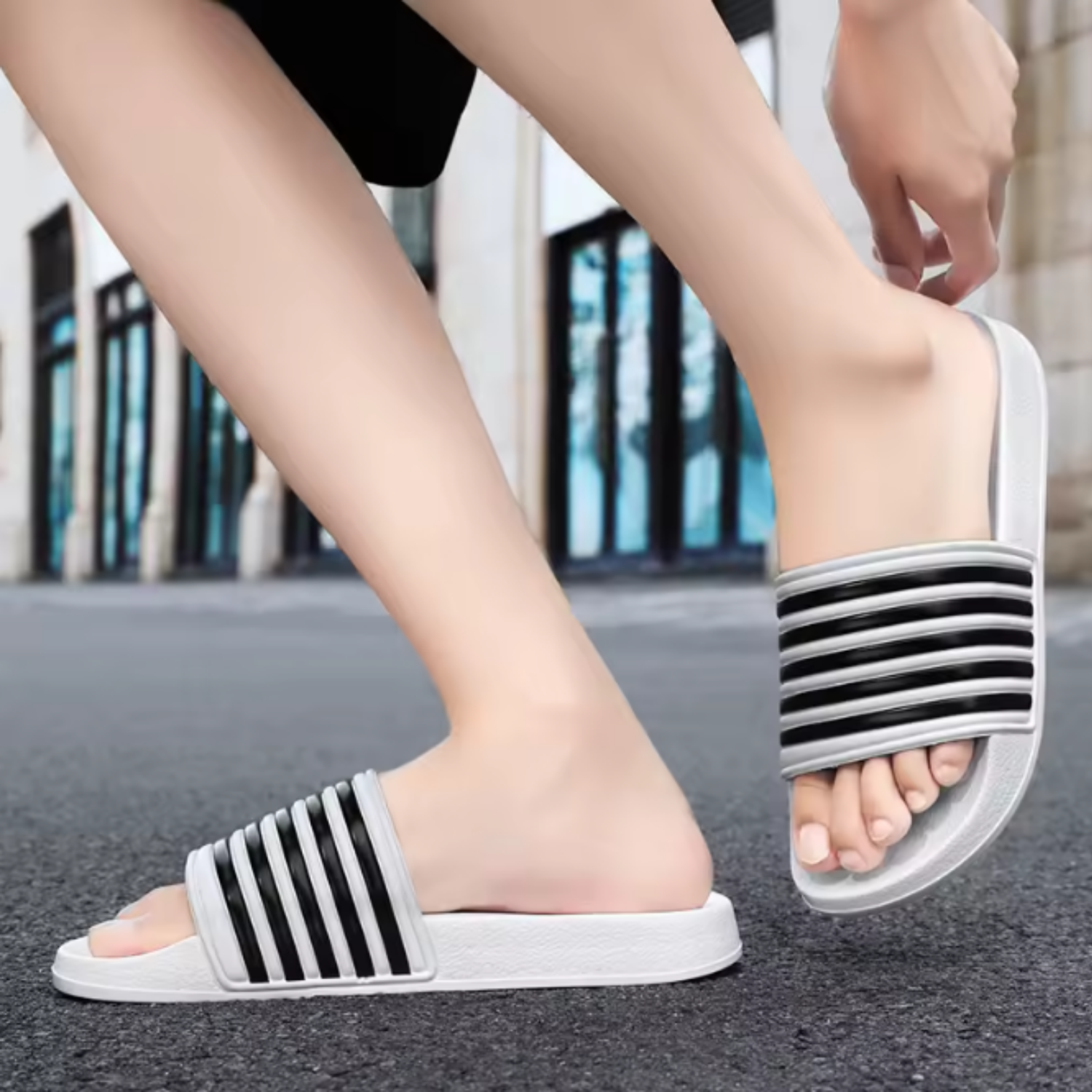 Chinelo branco e massageador confort verão