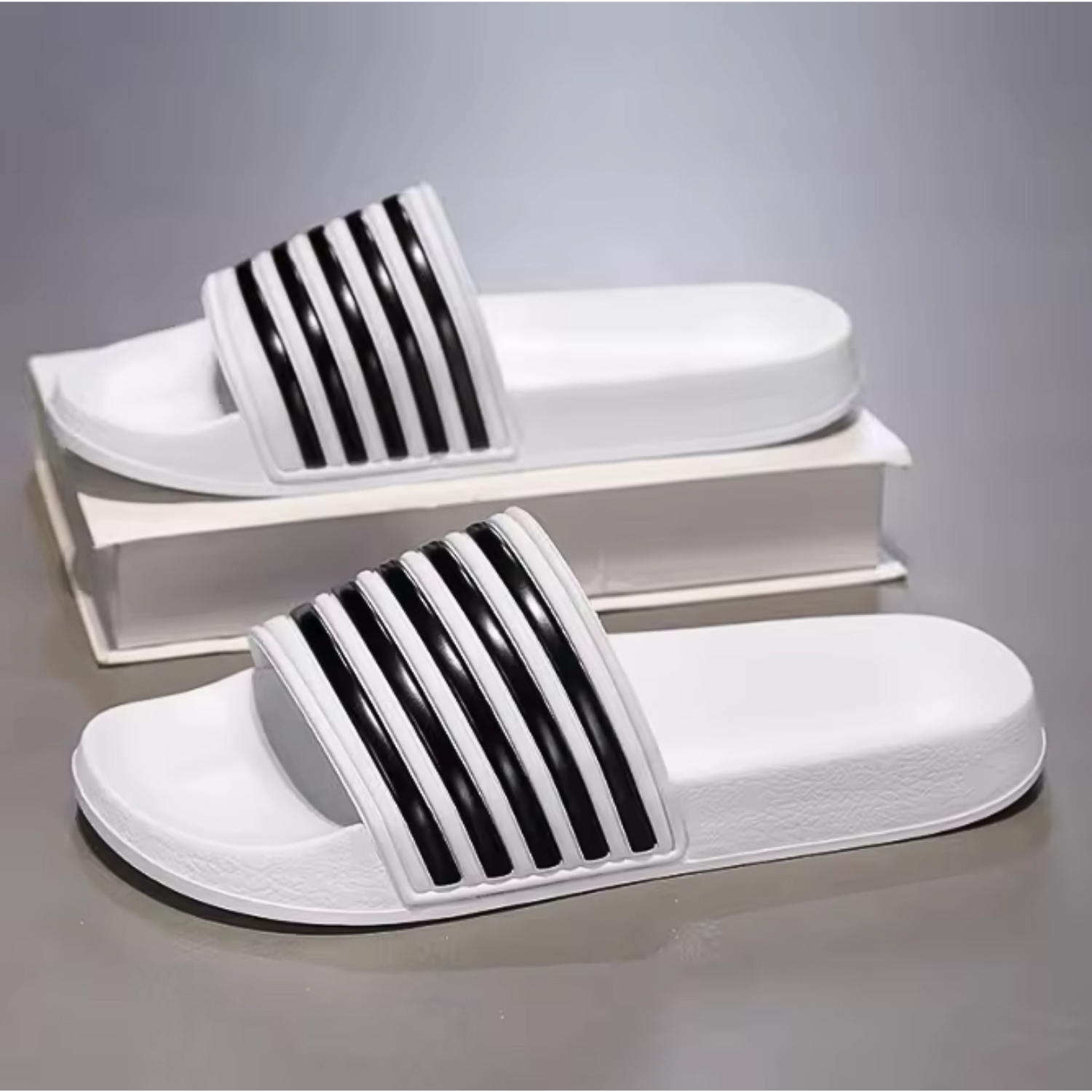 chinelo branco macio e massageador verão presença