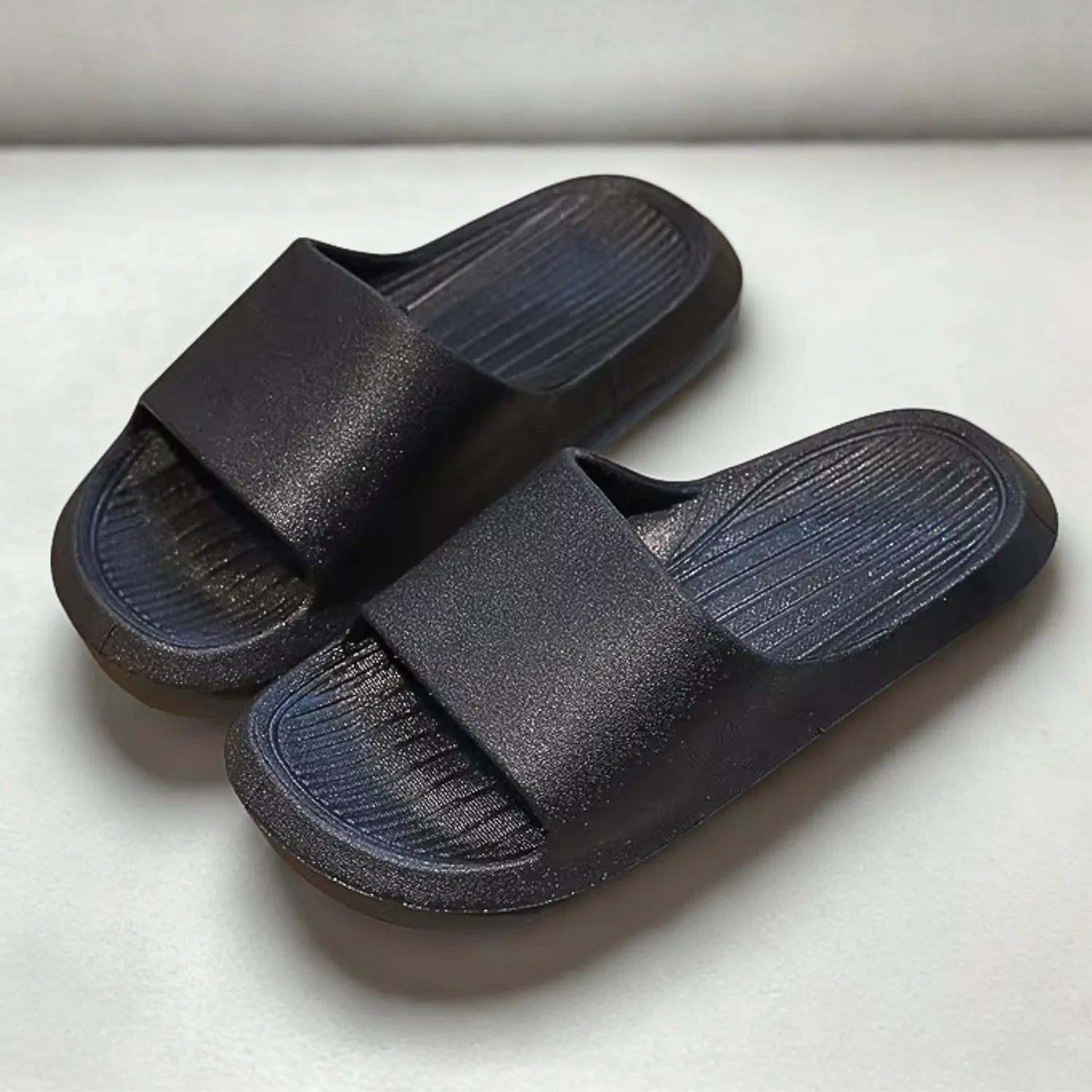 Chinelo infantil preto meninos meninas macio flexível e verão