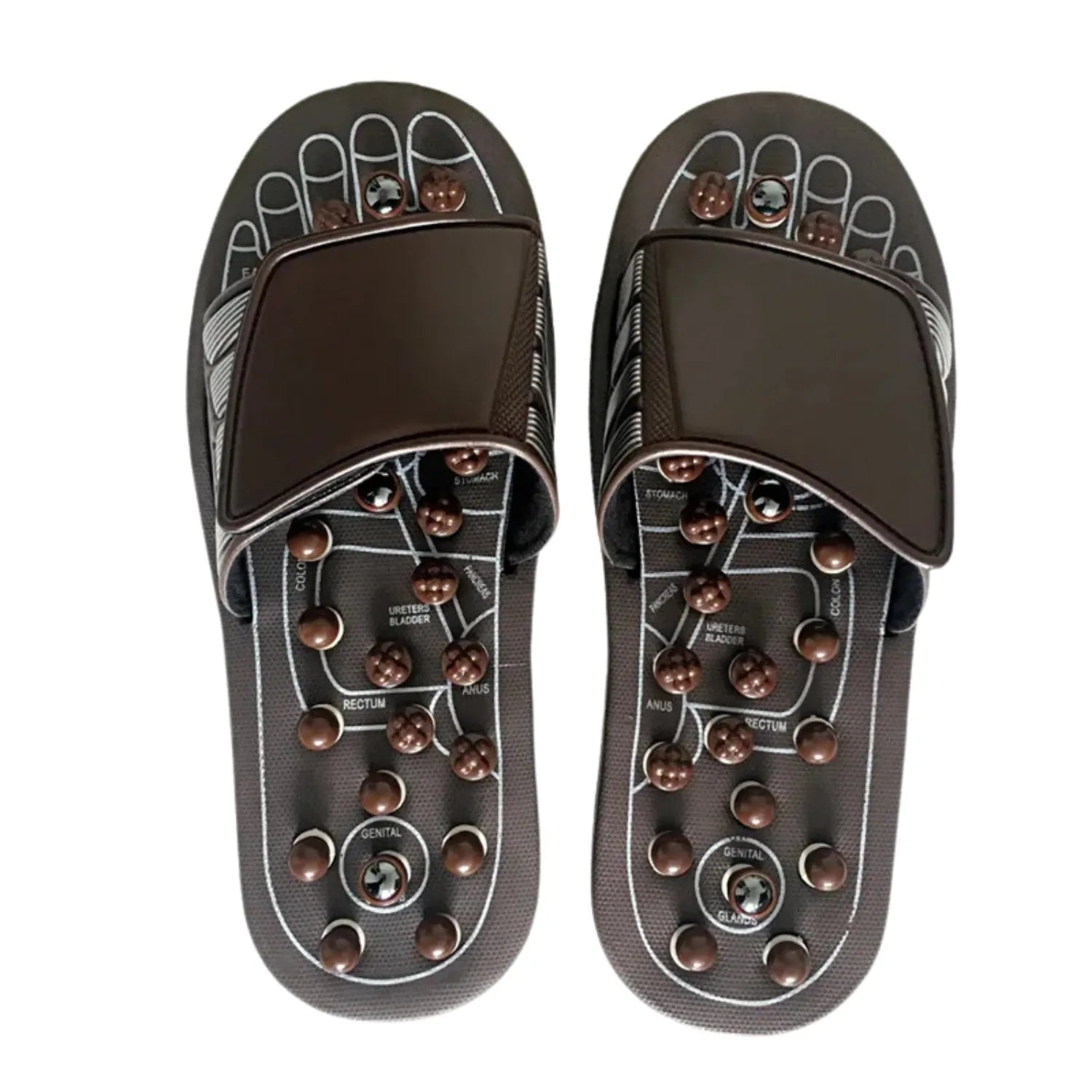 Um par de chinelos de massagem de acupressão, com nódulos de plástico na sola. O calçado tem uma tira superior ajustável e um diagrama de pontos de reflexologia para terapia e alívio dos pés.