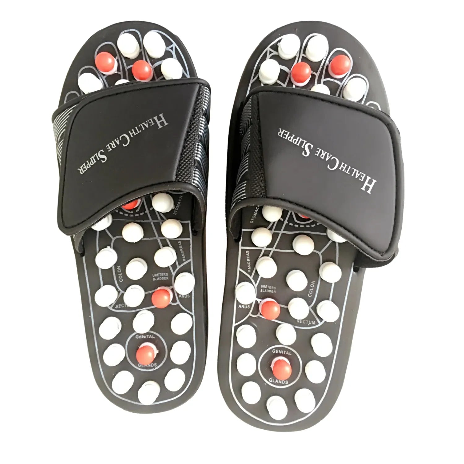 Um par de chinelos de massagem de acupressão, com nódulos de plástico coloridos na sola. O calçado tem uma tira superior ajustável e um diagrama de pontos de reflexologia para terapia e alívio dos pés.