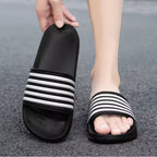 Chinelo preto macio massageador verão presença e beleza.