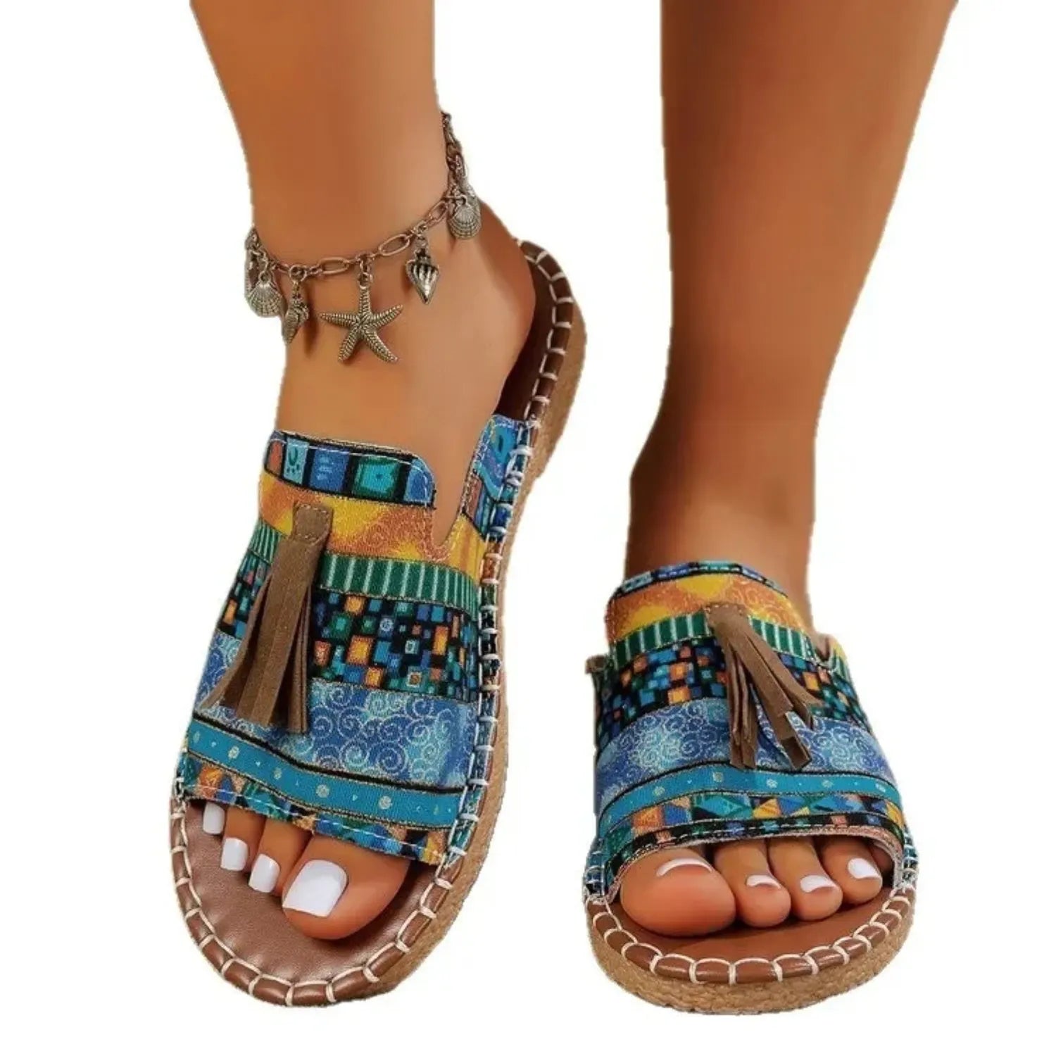 modelo calcando sandalia azul franja