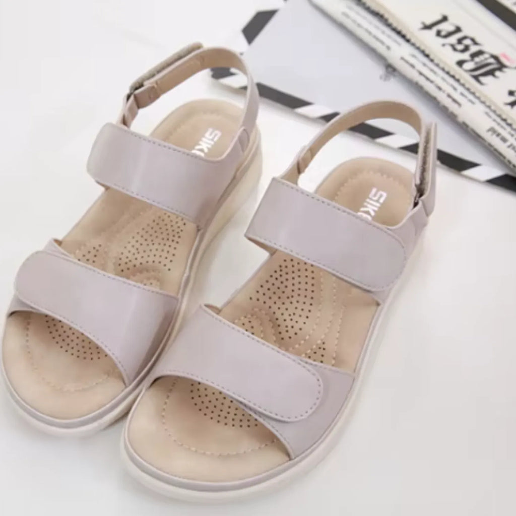 sandalia feminina creme e velcro