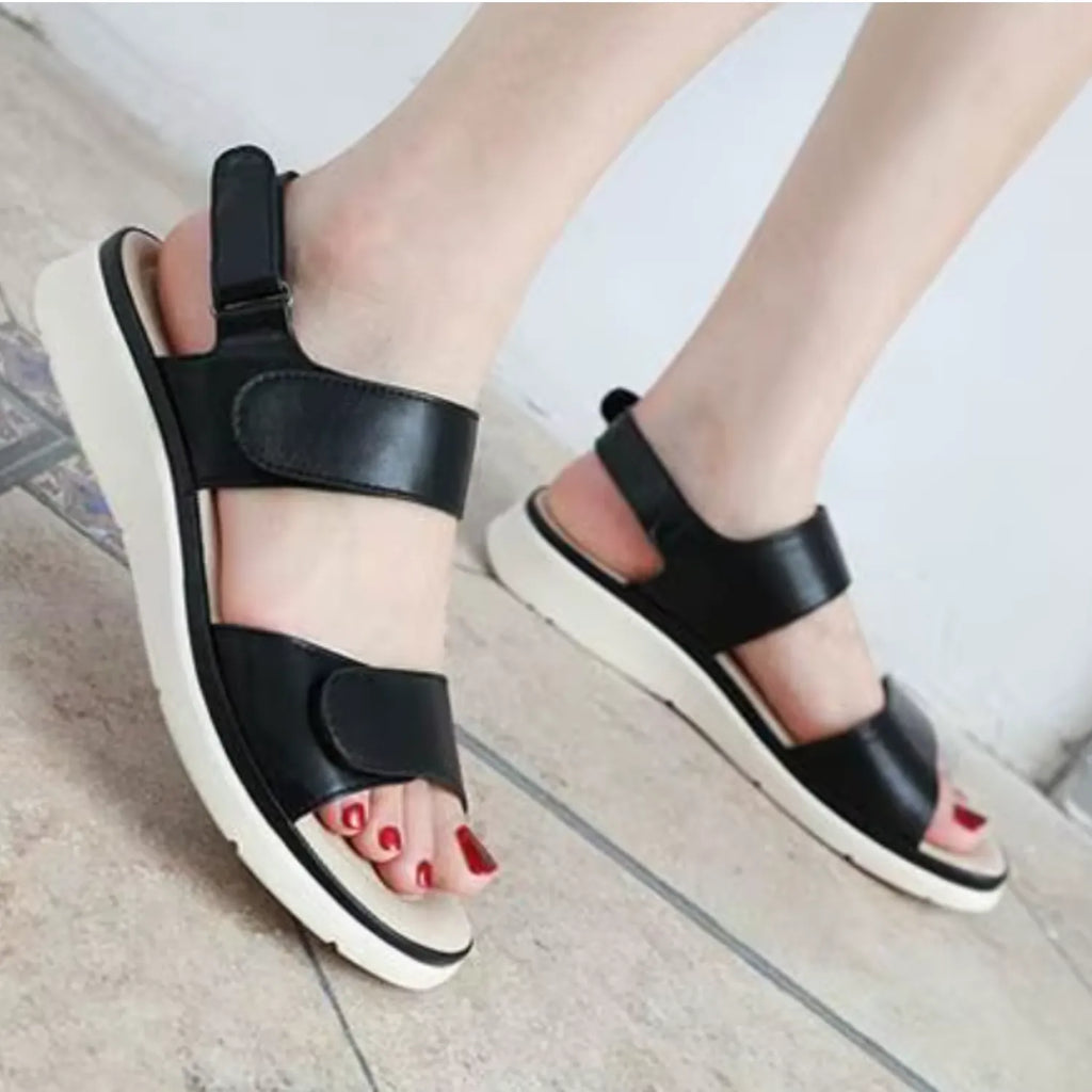 sandalia-feminina-preta-aberta-ventilacao