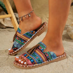 modelo calcando sandalia verde franja