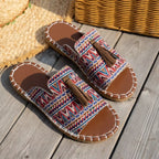 modelo calcando sandalia vermelho franja