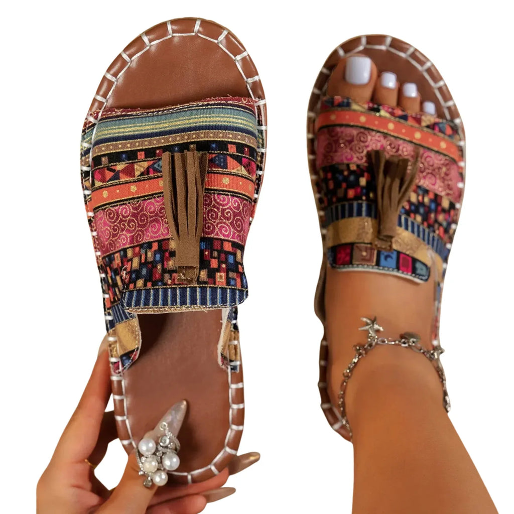 modelo calcando sandalia vinho franja