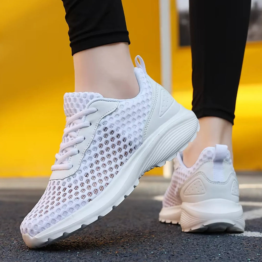 tênis feminino branco e de malha e antiderrapante